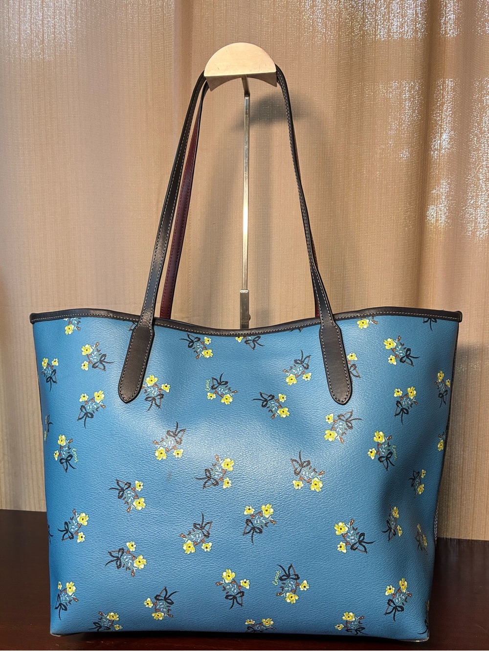 Coach Floral City Tote - Picture 4 of 13